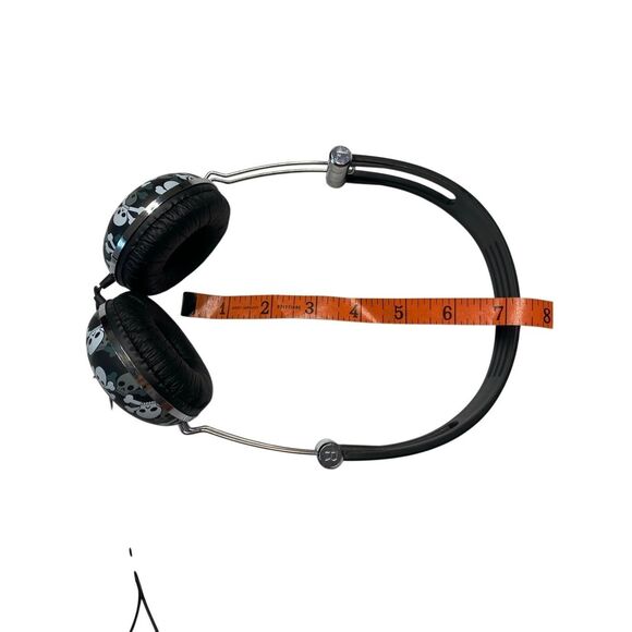 Nwot Skull Crossbones Over Ear Headphones Wired Black White Audio Accessory - Picture 8 of 11
